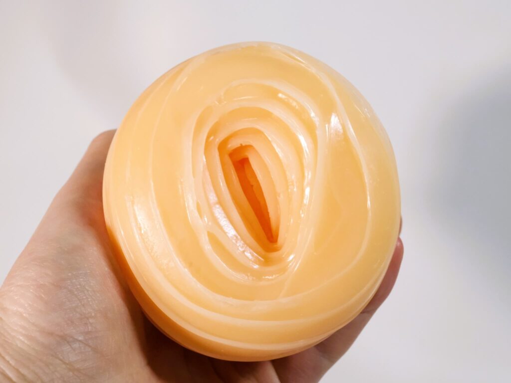 回転させるオナホ 「グランスレヴォリューション」の半裏返し