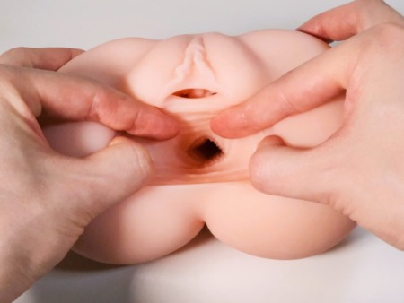 極上 膣肉生陰唇のアナルを広げてみた