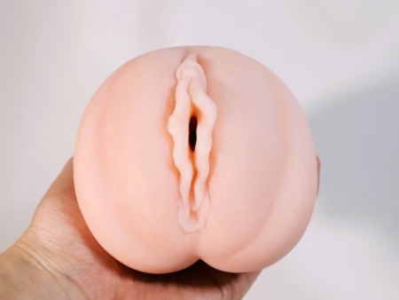デカ女の一発注入W名器の挿入口
